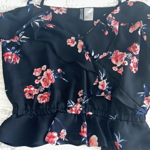 (Size 2) Floral off-shoulder long sleeve top - H&M (women’s) - Picture 9 of 13